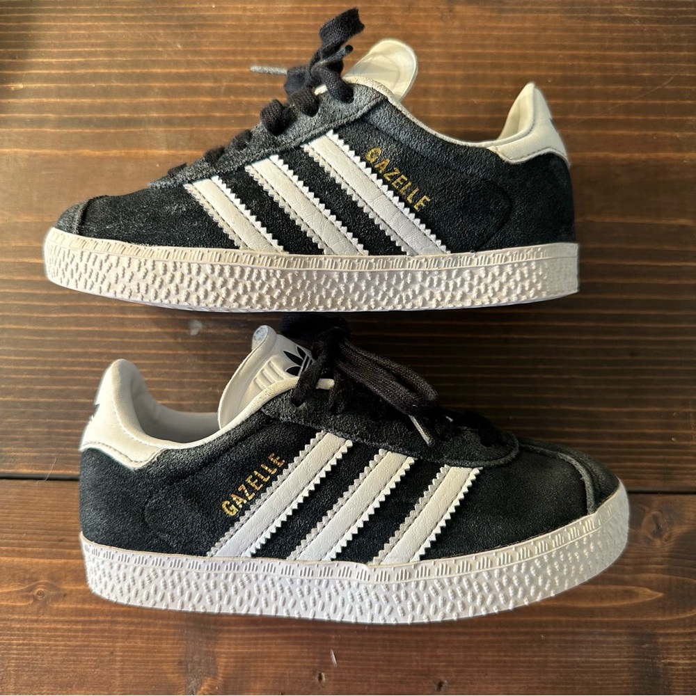 Adidas Kids Boys Gazelle Athletic Sneakers Black and White Suede Shoe Size 11